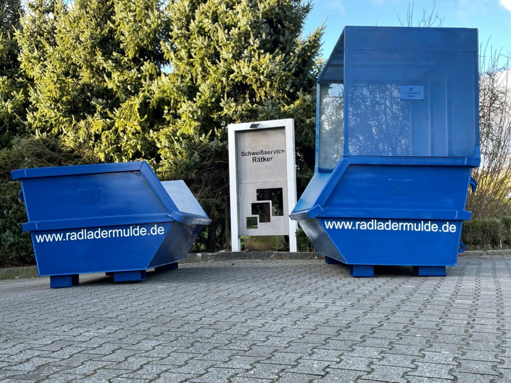 Firmenshild & Einfahrt zum Grundstück - Radladermulden mit Einhausung